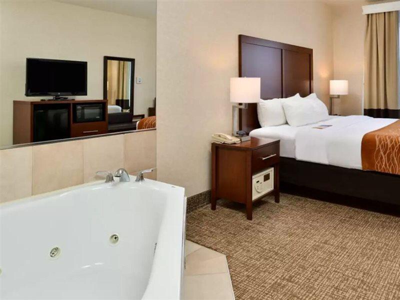 Comfort Inn & Suites Madison North Deforest Ngoại thất bức ảnh