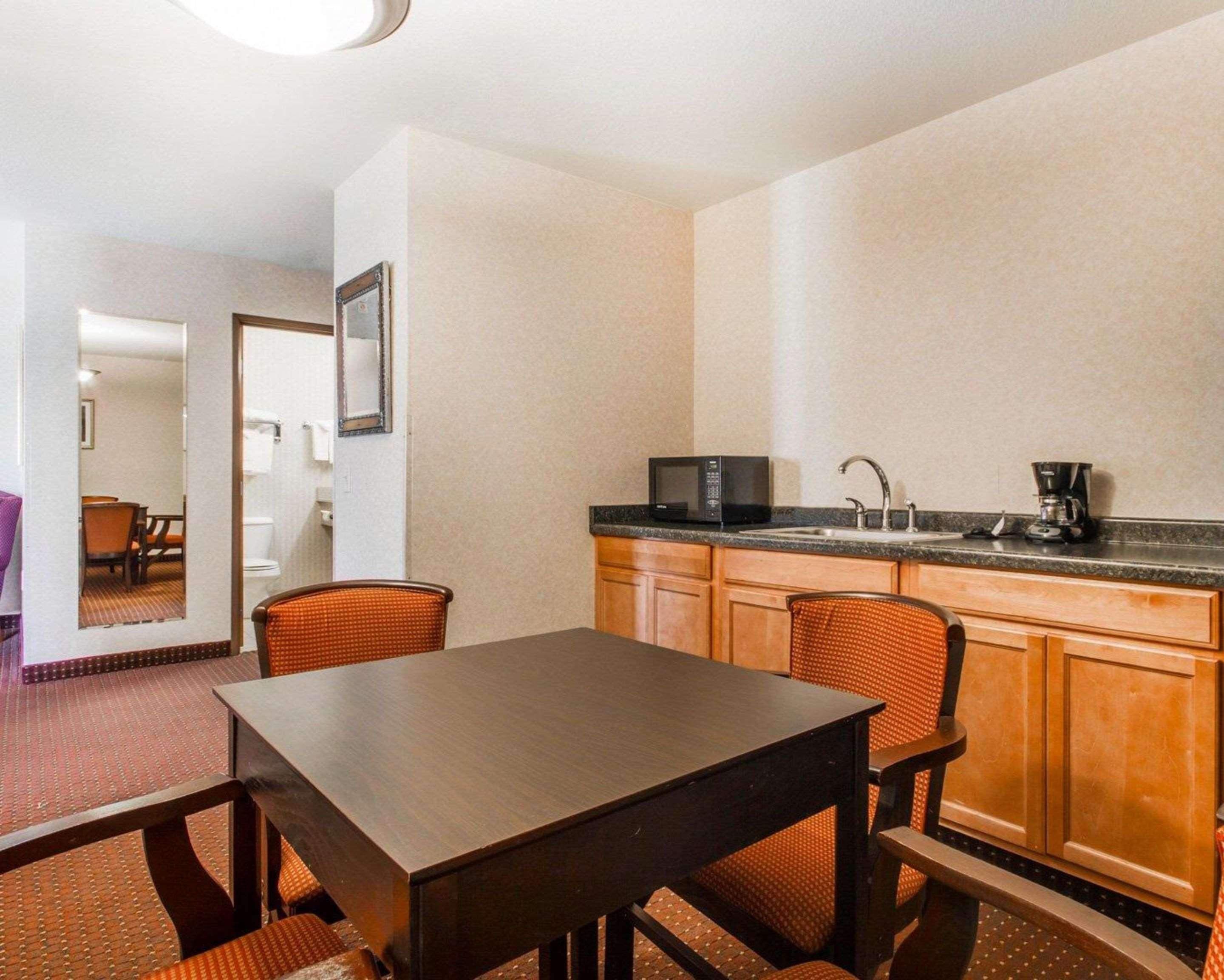 Comfort Inn & Suites Madison North Deforest Ngoại thất bức ảnh