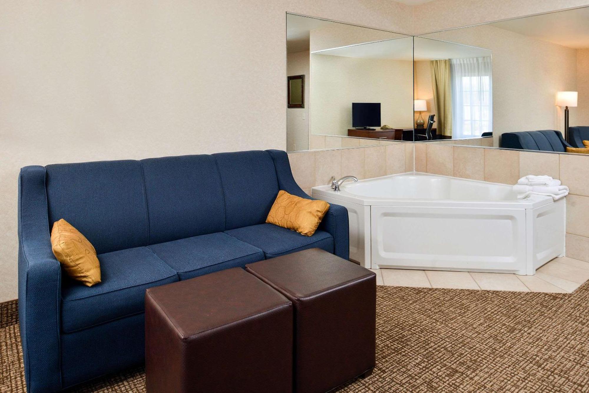 Comfort Inn & Suites Madison North Deforest Ngoại thất bức ảnh