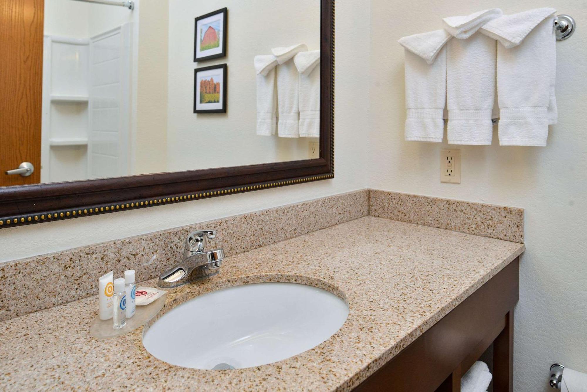 Comfort Inn & Suites Madison North Deforest Ngoại thất bức ảnh