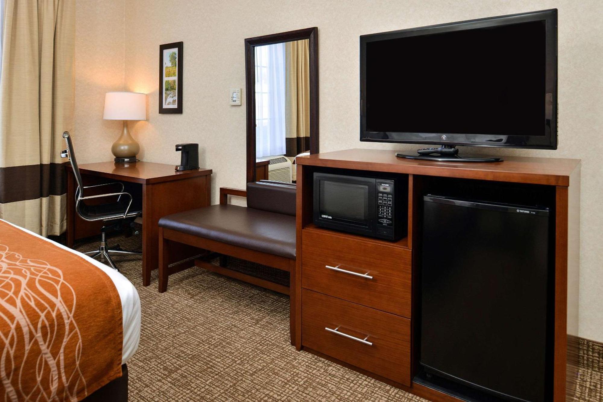 Comfort Inn & Suites Madison North Deforest Ngoại thất bức ảnh