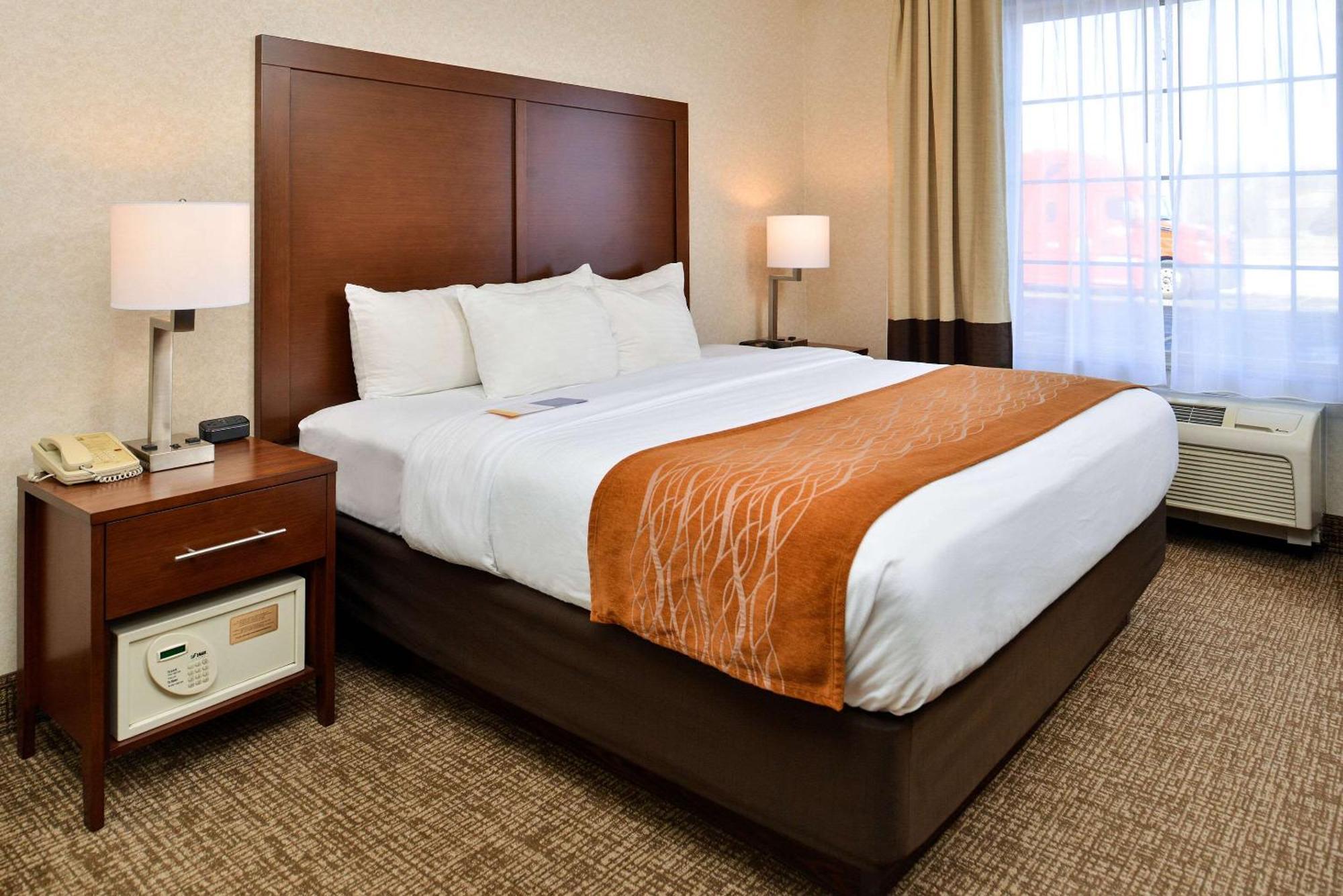 Comfort Inn & Suites Madison North Deforest Ngoại thất bức ảnh