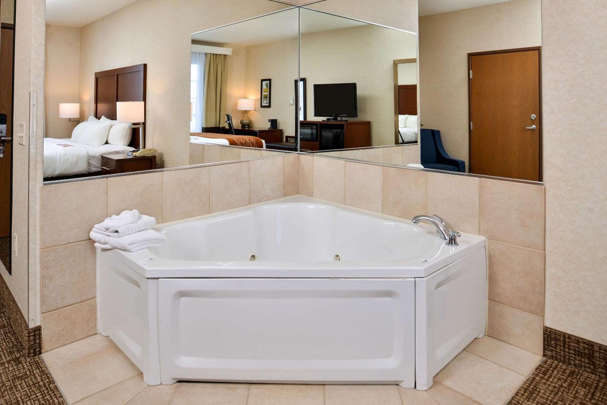 Comfort Inn & Suites Madison North Deforest Ngoại thất bức ảnh