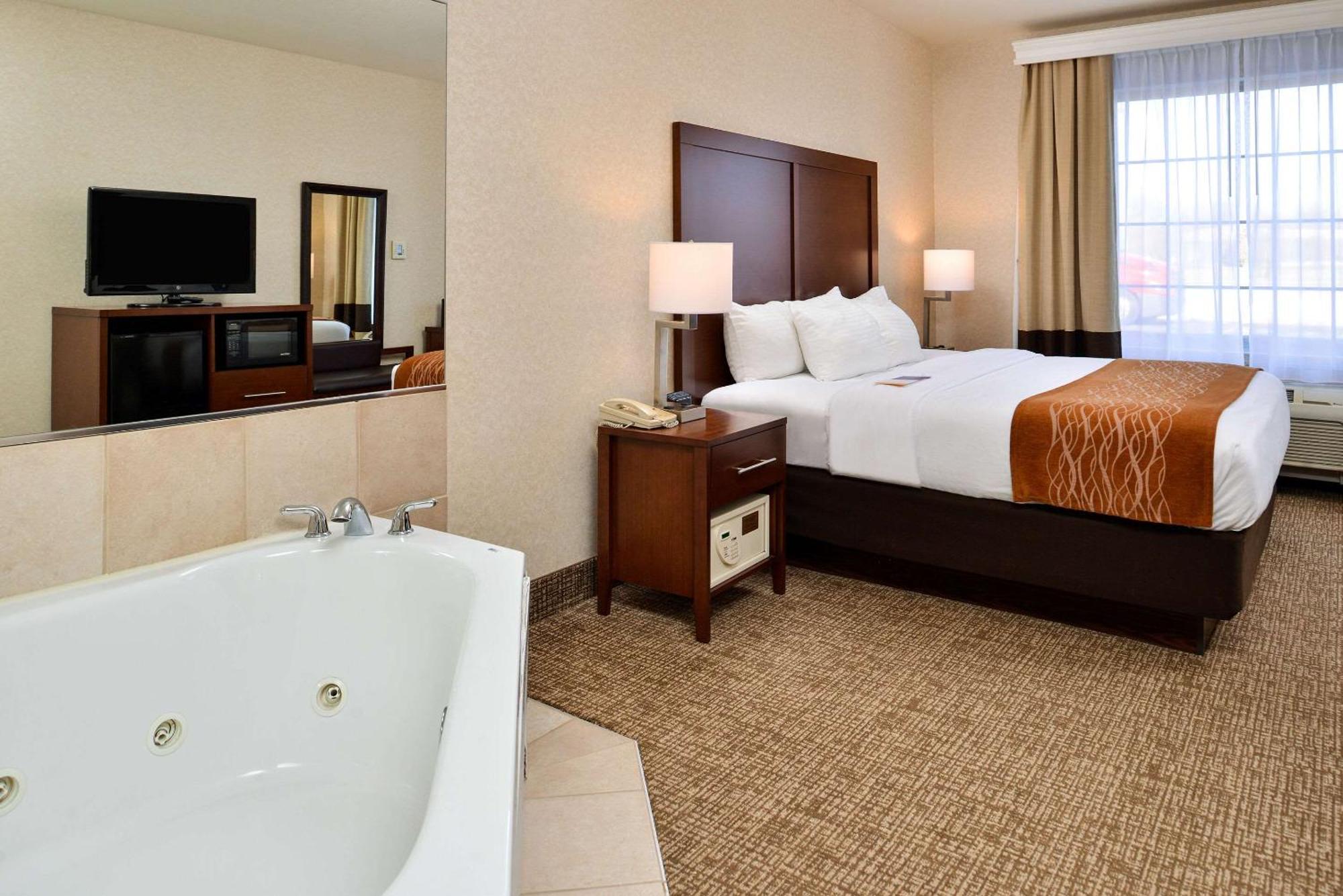 Comfort Inn & Suites Madison North Deforest Ngoại thất bức ảnh