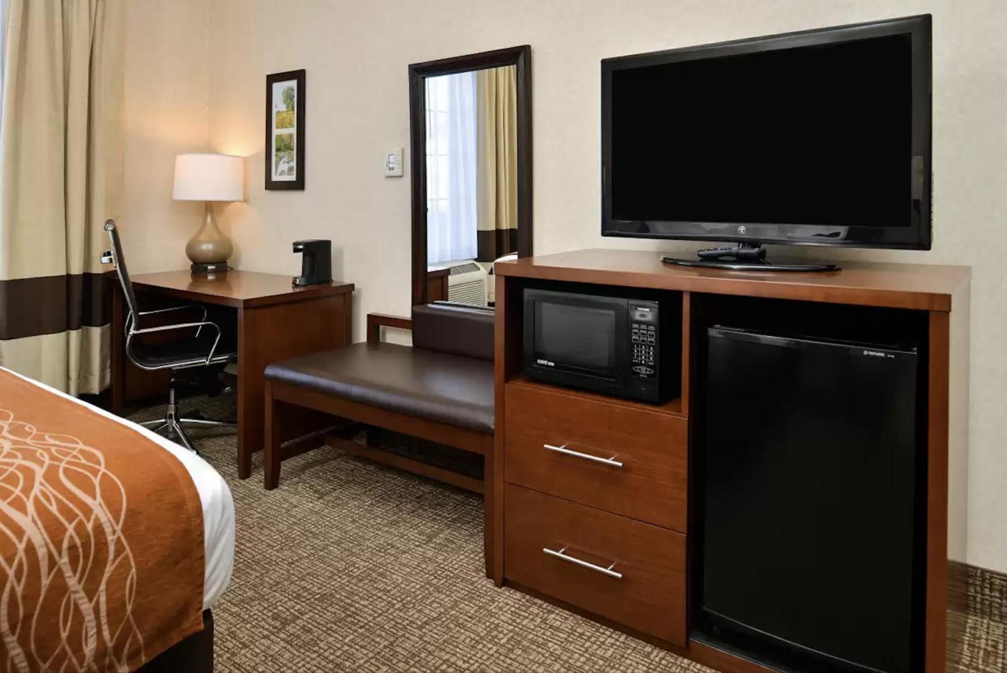 Comfort Inn & Suites Madison North Deforest Ngoại thất bức ảnh
