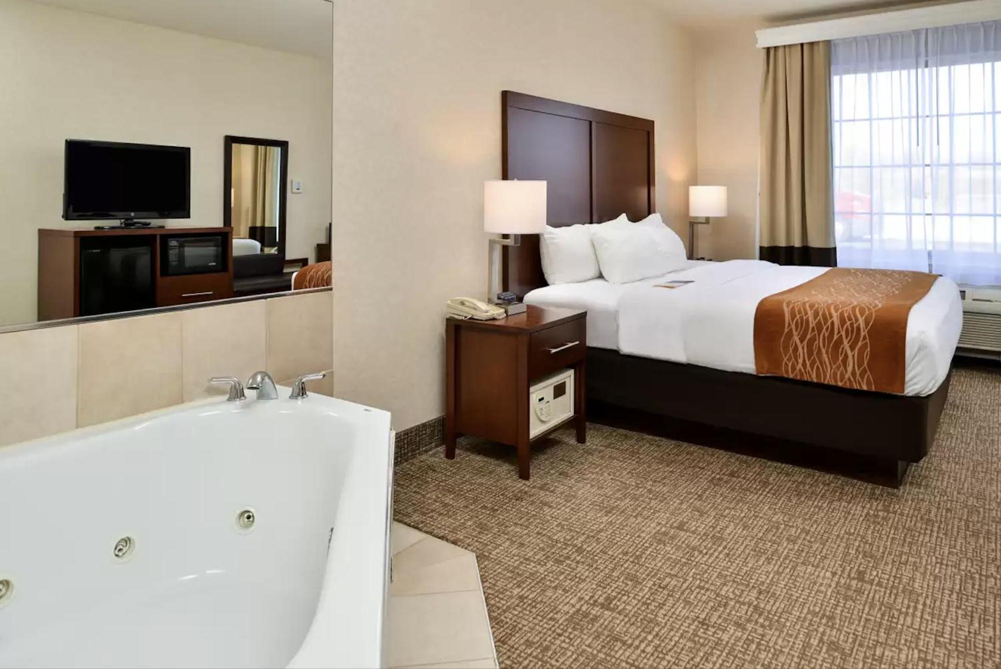Comfort Inn & Suites Madison North Deforest Ngoại thất bức ảnh