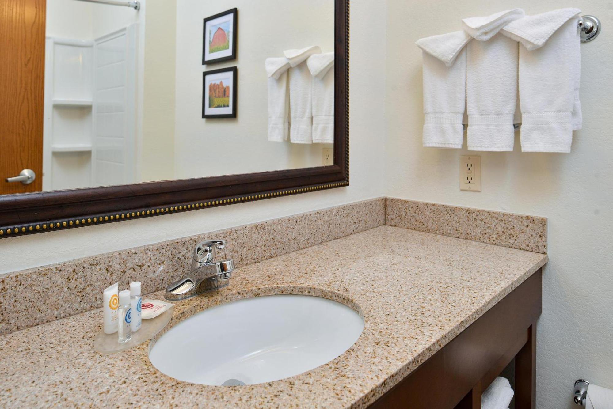 Comfort Inn & Suites Madison North Deforest Ngoại thất bức ảnh