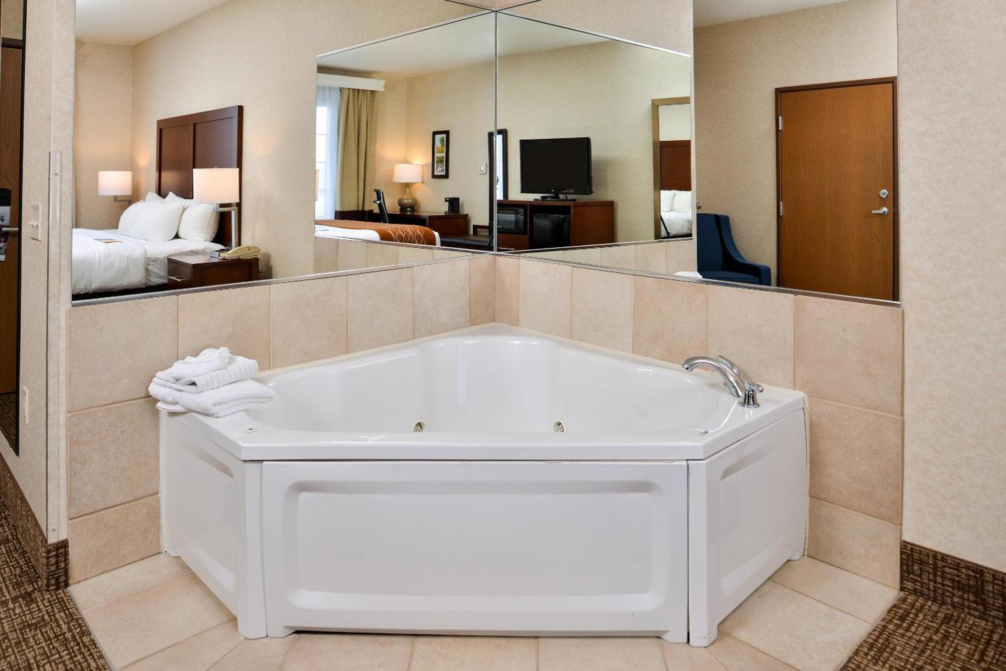 Comfort Inn & Suites Madison North Deforest Ngoại thất bức ảnh